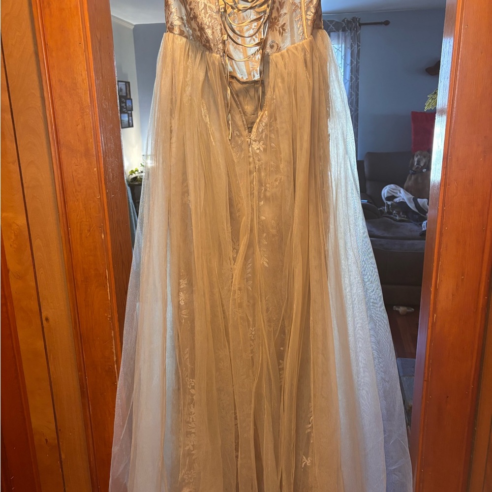 Elegant Strapless gold Dress
